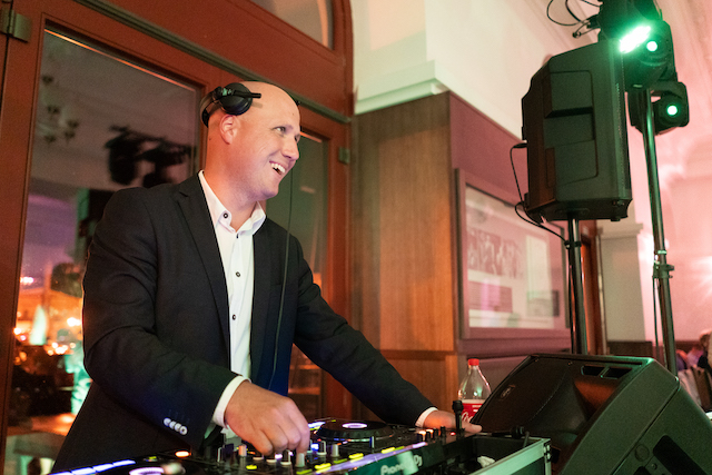 Czeba Máté esküvő DJ munka közben Czeba Máté esküvő DJ munka közben